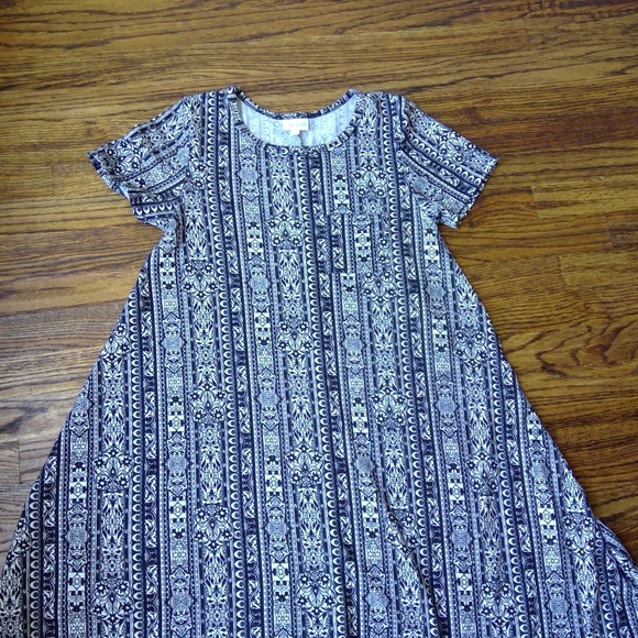 LuLaRoe Dresses & Skirts - LulaRoe T-Shirt Dress W/ Pocket Patterened Size XS